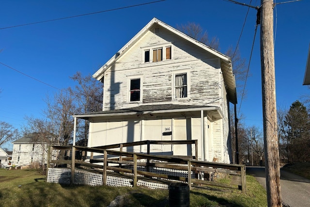 view of front property