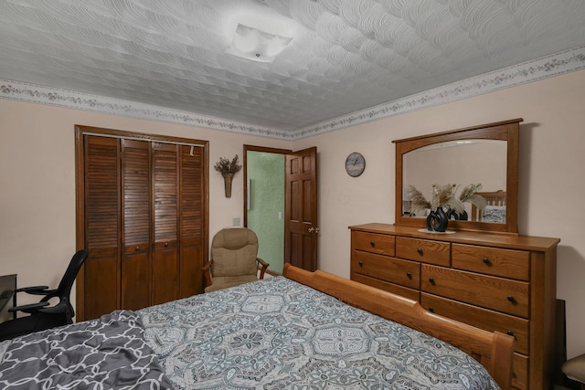 bedroom featuring a closet and a textured ceiling