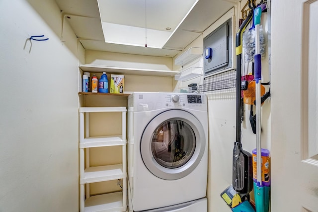 laundry room with washer / clothes dryer