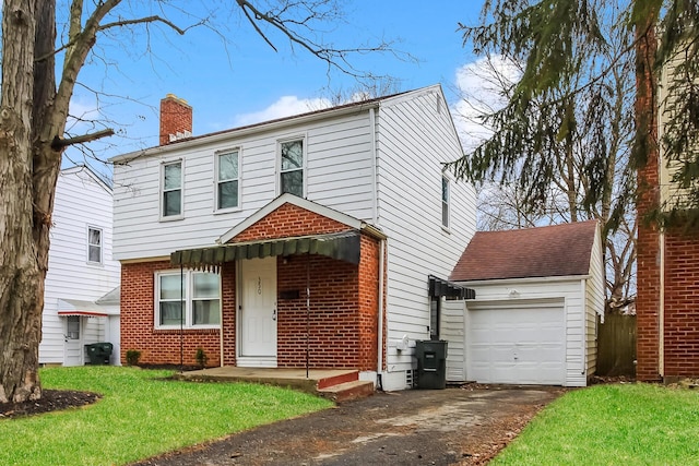 view of front of property featuring a front yard