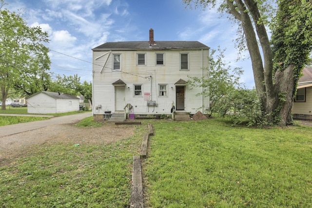 view of front facade featuring a front yard