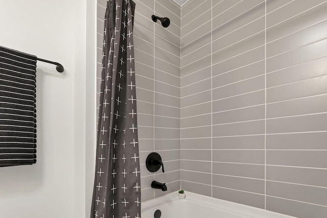 bathroom with shower / tub combo with curtain