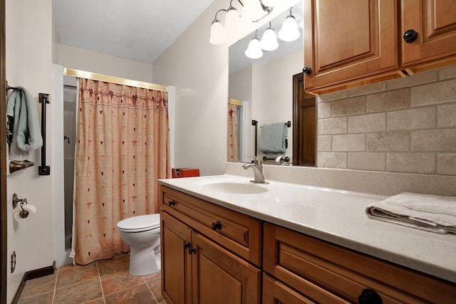 bathroom with tasteful backsplash, vanity, toilet, and a shower with shower curtain