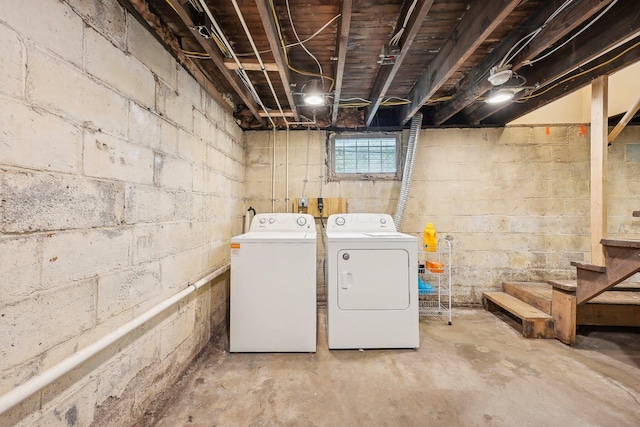 washroom featuring washing machine and clothes dryer