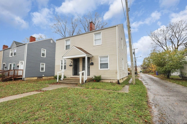 view of front of house featuring a front yard