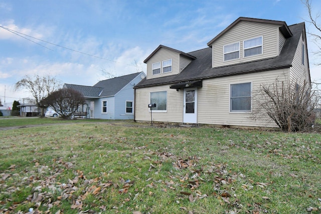 view of front of house featuring a front lawn