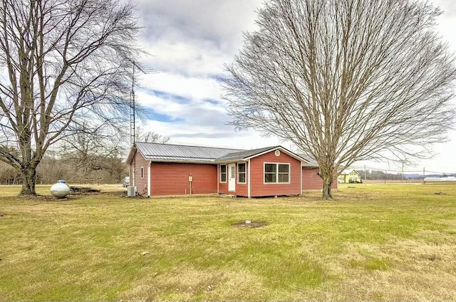 exterior space with a yard