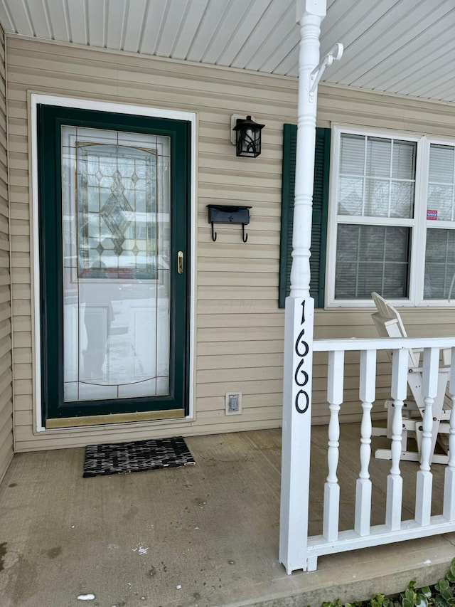 property entrance with covered porch