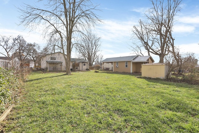 view of yard with a shed