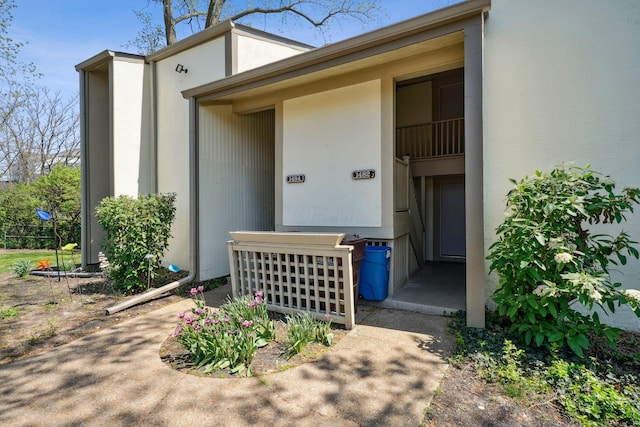 1482 Cliff Ct Unit A, Columbus, OH 43204 - entrance to property with stucco siding