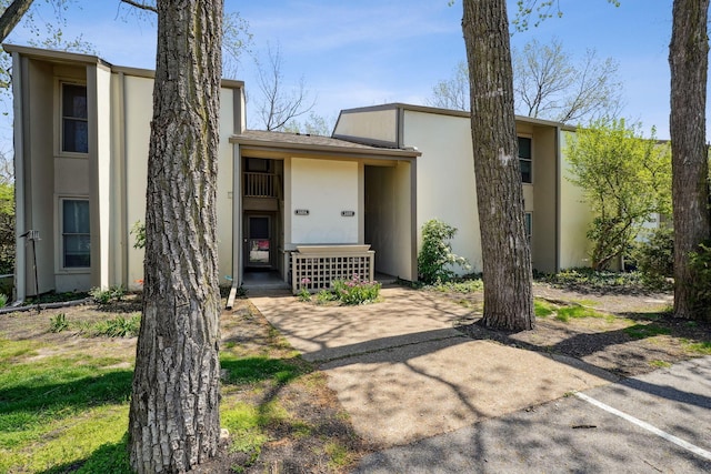 1482 Cliff Ct Unit A, Columbus, OH 43204 - view of front of house featuring stucco siding and uncovered parking