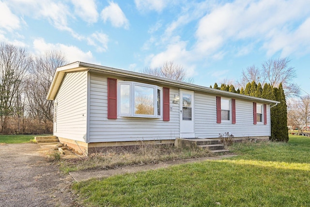 view of front of property with a front yard