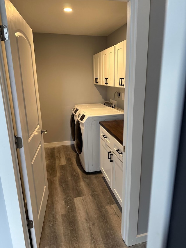 laundry room with dark wood-type flooring, cabinets, and independent washer and dryer