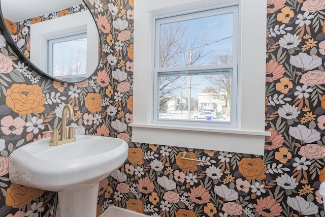 bathroom featuring plenty of natural light