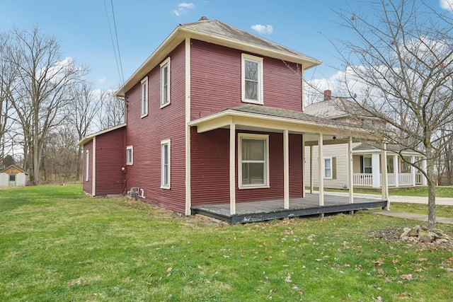 view of front facade with covered porch and a front yard