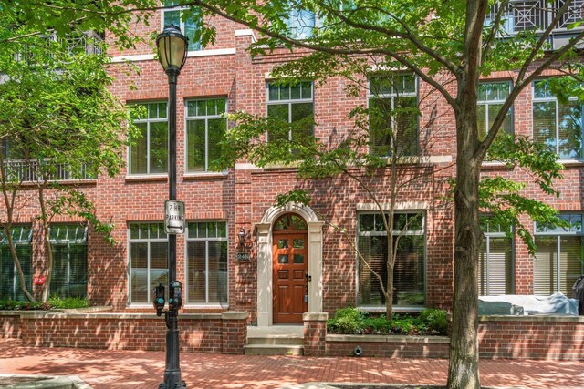250 Daniel Burnham Sq Unit Th248, Columbus, OH 43215 - tudor home featuring brick siding