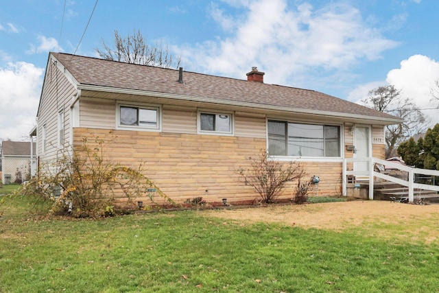 view of front of house featuring a front yard