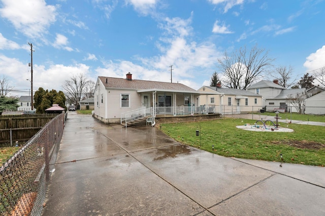 view of front of home featuring covered porch and a front yard