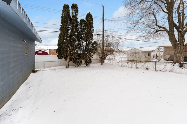 view of yard layered in snow