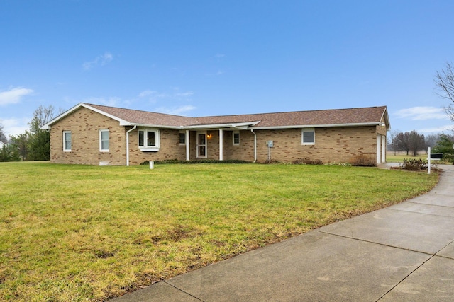 ranch-style home featuring a front lawn