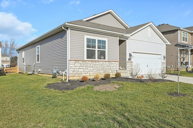 view of front facade featuring a front lawn and a garage