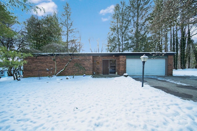 view of front facade with a garage