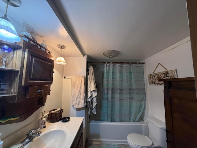 full bathroom featuring vanity, toilet, and shower / bath combo with shower curtain