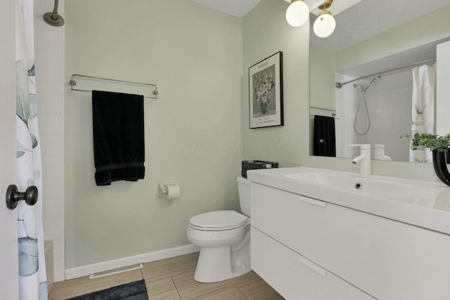 full bathroom with vanity, toilet, and shower / bath combo