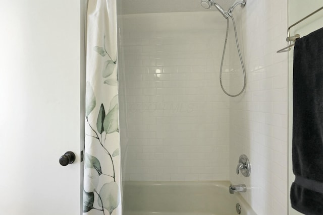 bathroom featuring shower / bath combo