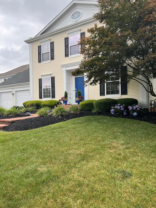 view of front facade featuring a front lawn and a garage