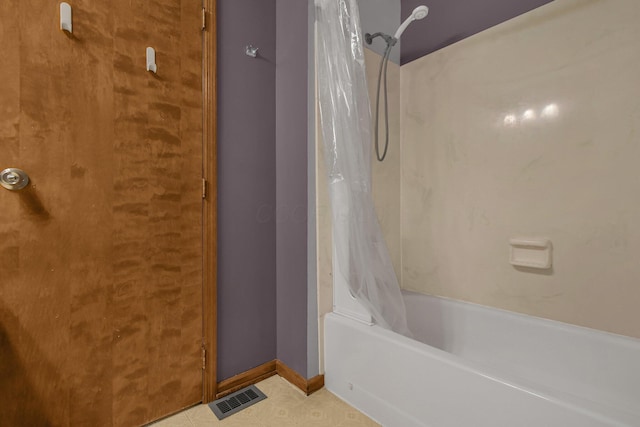 bathroom featuring shower / bathtub combination with curtain