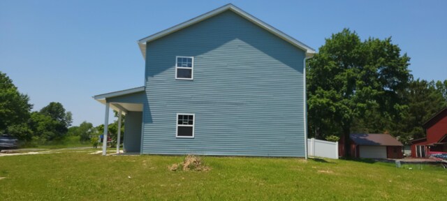 1532 Westmeadow Dr, Columbus, OH 43223 - view of side of property featuring a lawn