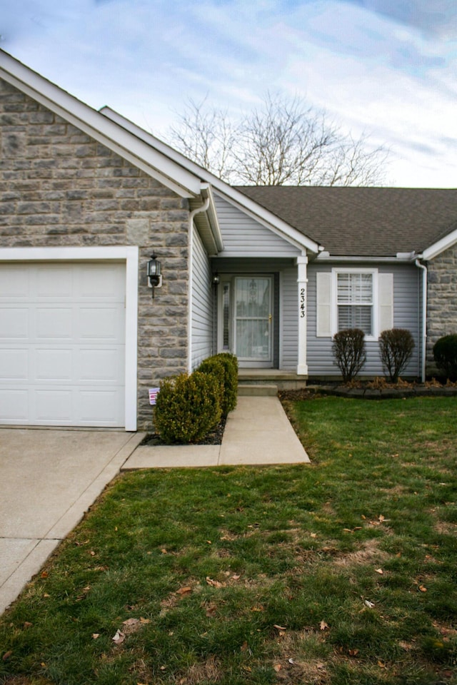 view of front of home featuring a garage and a front yard