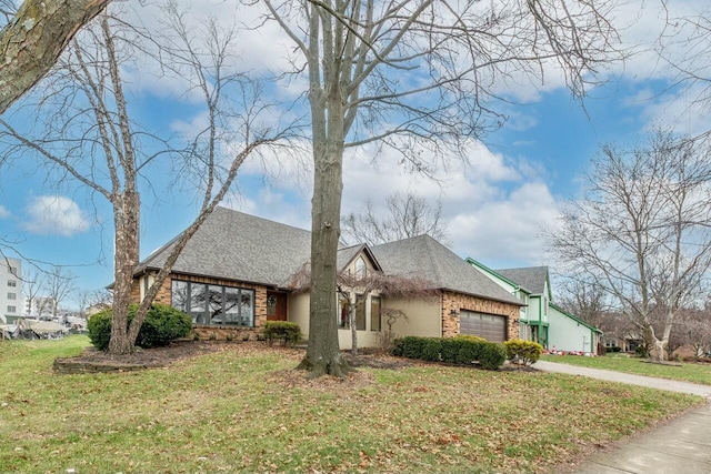 view of front facade featuring a front lawn and a garage