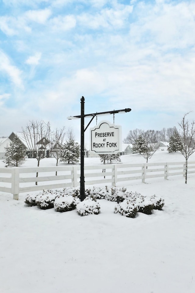 view of community / neighborhood sign