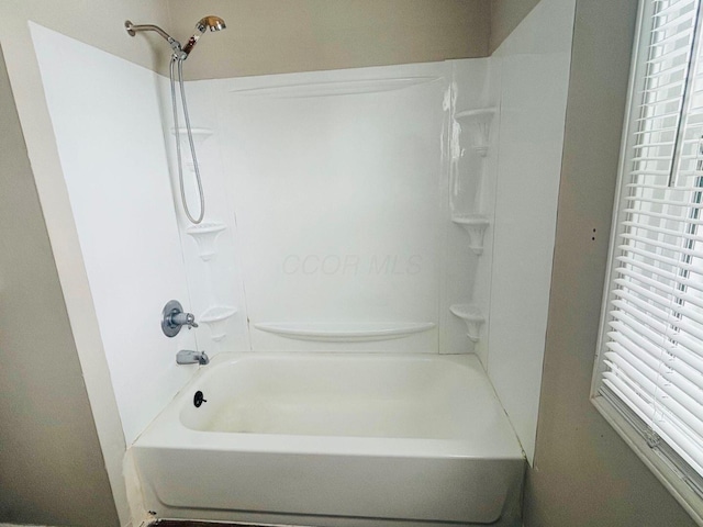 bathroom with washtub / shower combination