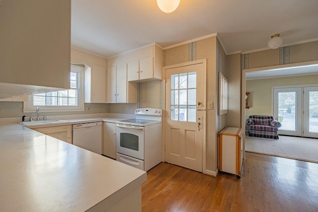 kitchen featuring white appliances, light hardwood / wood-style floors, crown molding, and sink