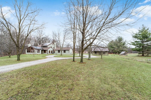 view of front of house featuring a front lawn