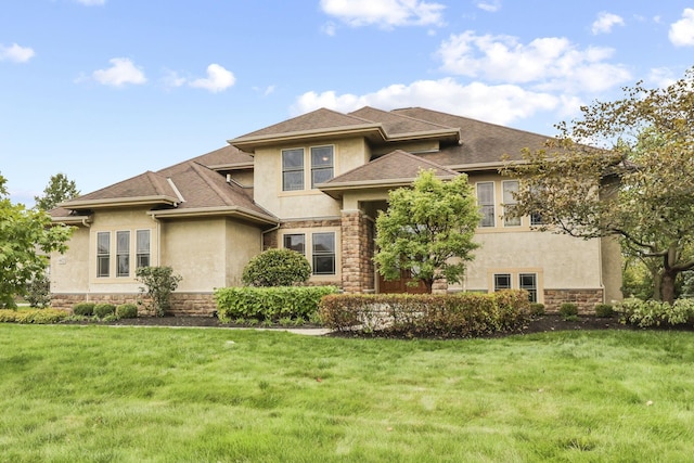 view of front of home featuring a front yard