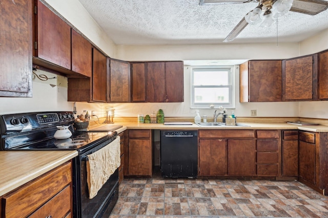 kitchen with black appliances, sink, ceiling fan, a textured ceiling, and dark brown cabinets