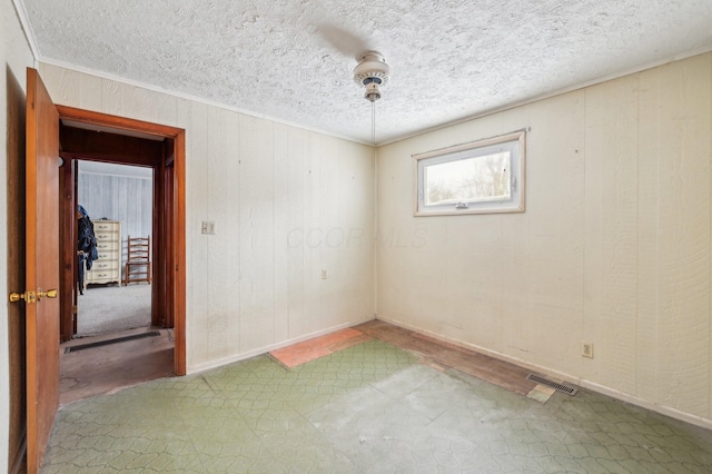 spare room featuring a textured ceiling