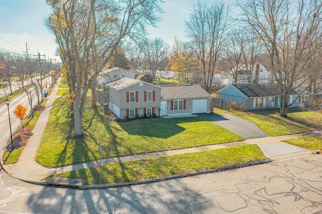 view of front of house featuring a front yard