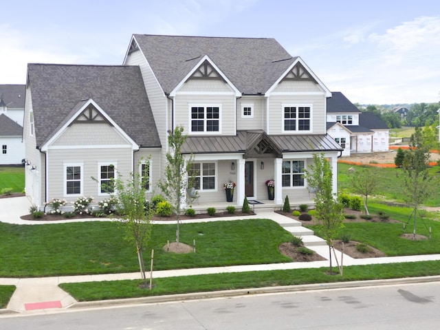 view of front of property featuring a front yard