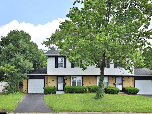 view of front of house featuring a front yard and a garage