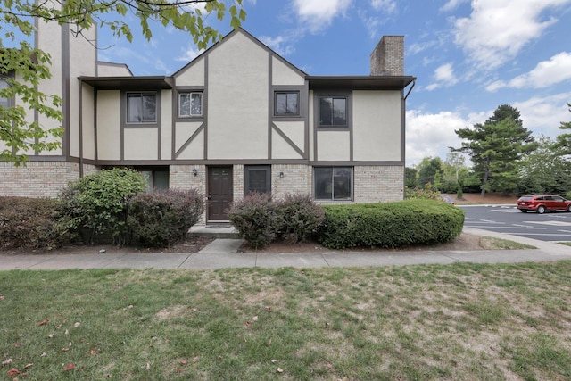 view of front of house with a front lawn