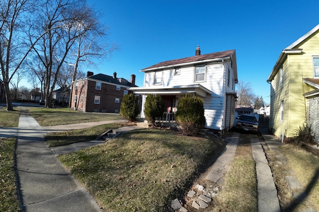 view of front facade with a front lawn