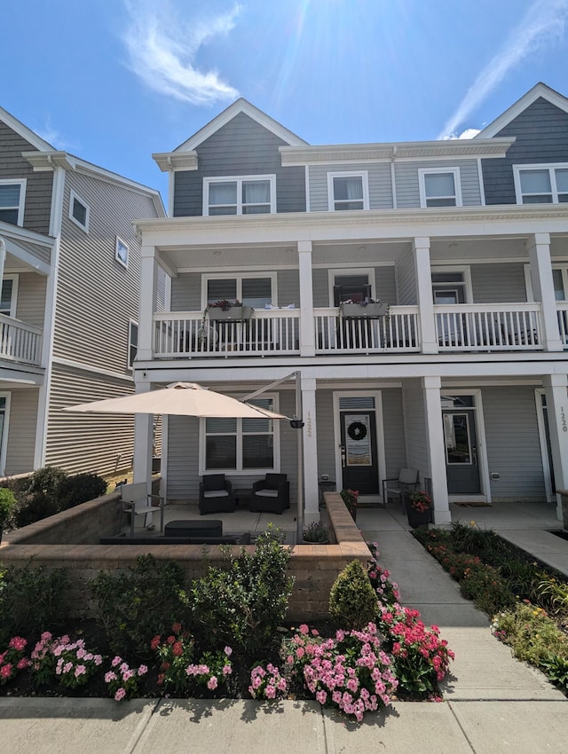 townhome / multi-family property featuring a balcony