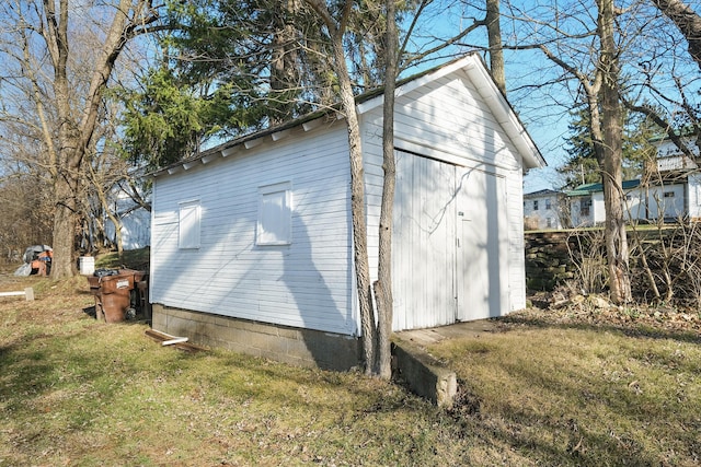 view of outbuilding featuring a yard