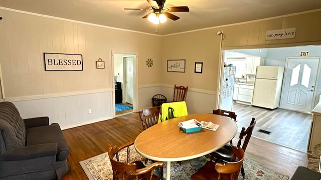 dining area featuring hardwood / wood-style flooring, ceiling fan, and ornamental molding