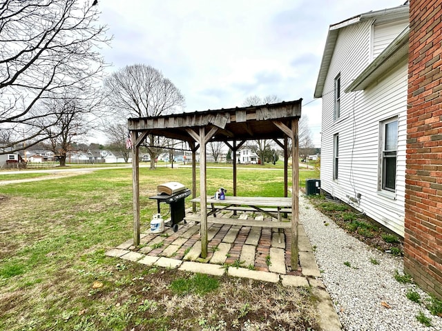 view of yard featuring central AC unit